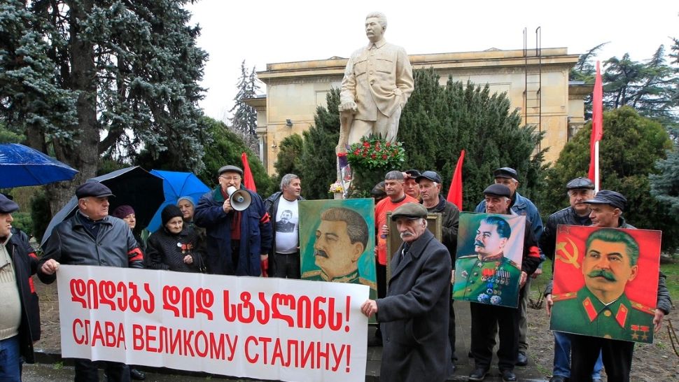 Scandal în Biserica Ortodoxă Rusă, după ce un preot a sfințit o statuie a lui Stalin, călăul clericilor