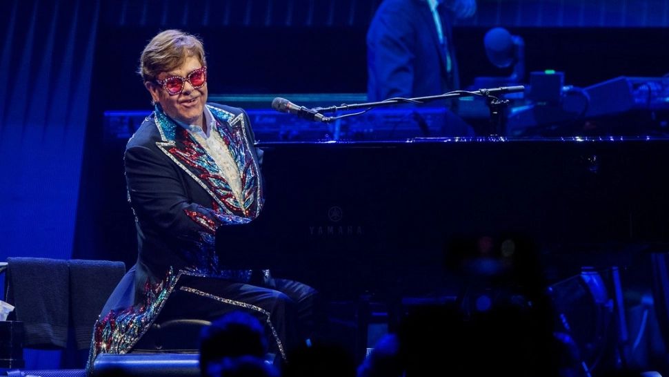 Elton John, de 76 de ani, spitalizat de urgență după un accident în vila sa din Nisa