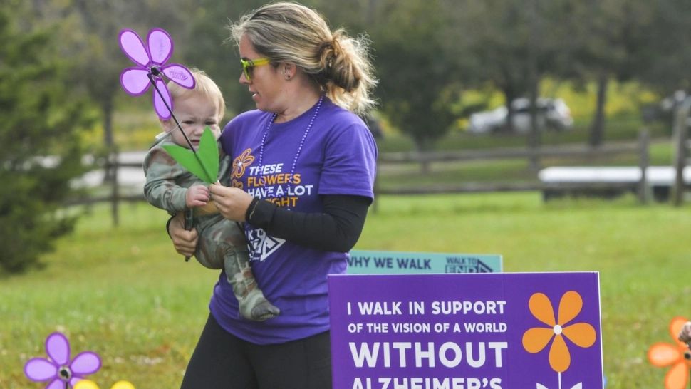 Mirosul florilor poate fi un tratament împotriva Alzheimer? Ce se întâmplă în creier