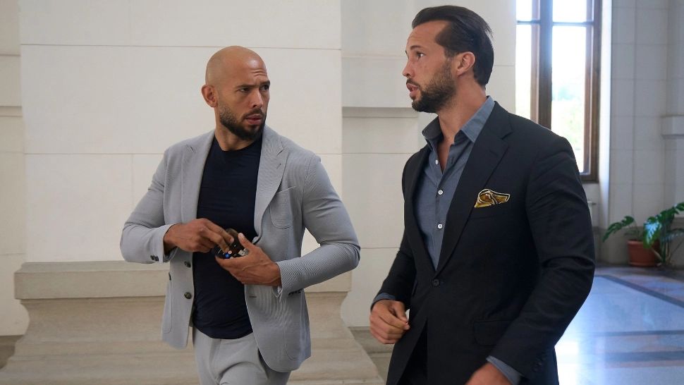 Frații Tate au scăpat de arestul la domiciliu. Milionarii britanici au fost plasați sub control judiciar