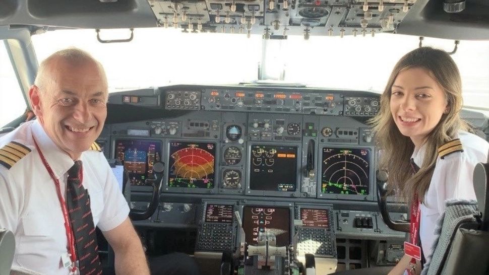 Micile secrete de la bordul avionului. De ce nu mănâncă pilotul și copilotul aceleași feluri?