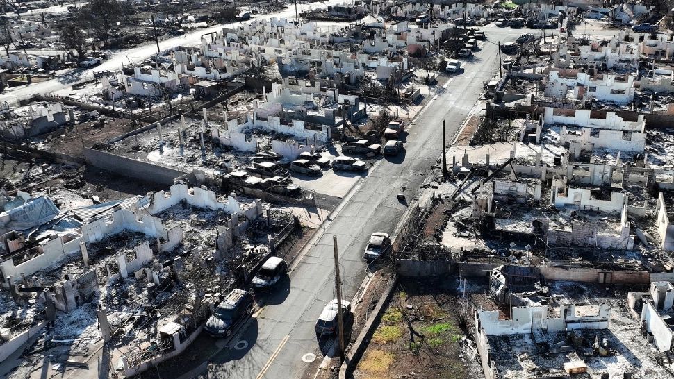 Bilanțul victimelor din Hawaii a ajuns la 111. În timp ce localnicii își numără morții, turiștii se distrează