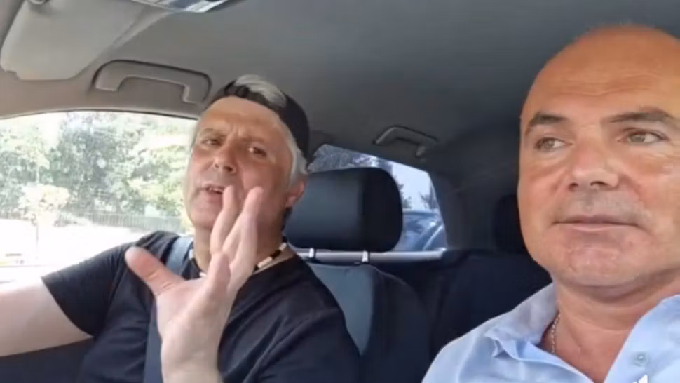 Rareș Bogdan, plimbat cu mașina și luat la rost de un protestatar. Politicianul, supus unui întreg tir de întrebări incomode