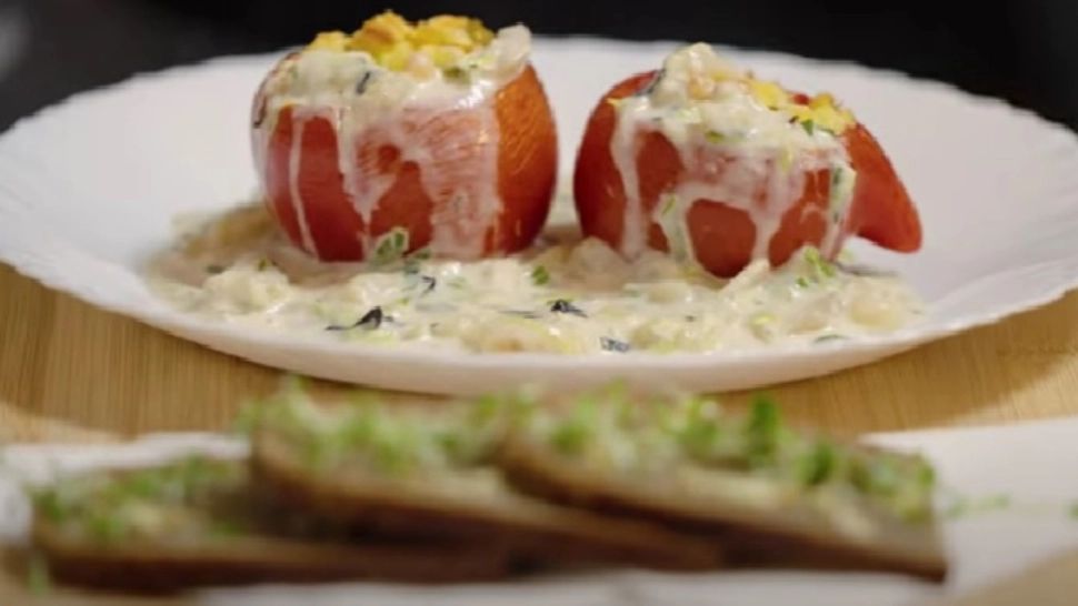 Roșii umplute cu sos de ardei copți, deliciul lunii august - Călugării de la Sihăstria au dezvăluit secretul rețetei