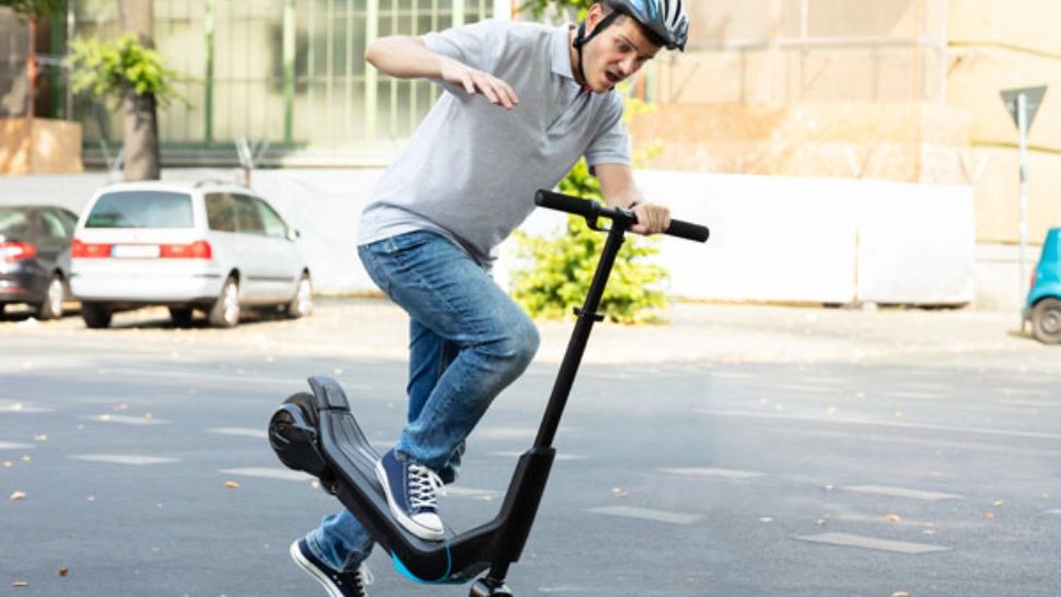 Trotinetiștii au devenit adevărate pericole în trafic. Statistică UNSAR: Numarul accidentelor grave cu trotinete electrice s-a dublat