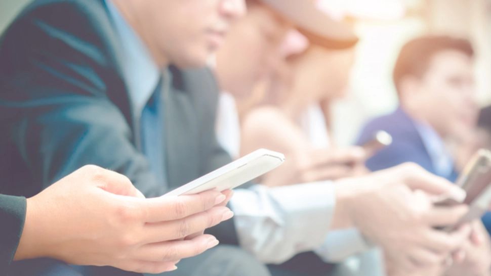 „Gâtul tehnologic”, boala secolului 21. Cum se manifestă: Una din trei persoane suferă din cauza ei - America, cea mai afectată