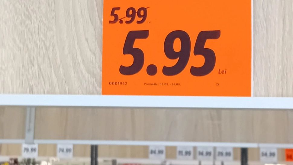 Se întâmplă în România. Bătaie la supermarket pentru zahăr cu 4 bani mai ieftin FOTO