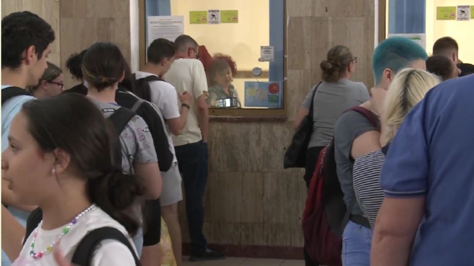 Eliminarea reducerilor la călătoriile cu trenul pentru studenți, acuzații grave: "Se încalcă legea!" - Scandal monstru 