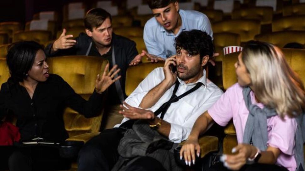 Codul bunelor maniere în era digitală, în 2023 - Când și unde NU este politicos să vorbești la telefonul mobil