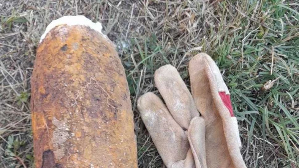 Proiectil cu încărcătură explozivă, descoperit la Aeroportul Oradea - Specialiştii pirotehnişti, în ALERTĂ