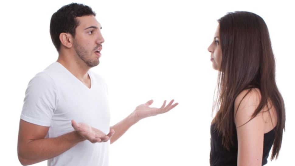 Cine vorbește mai mult, de fapt: bărbatul sau femeia? O aplicație a numărat intervențile verbale dintr-o ședință și a facut marea dezvăluire