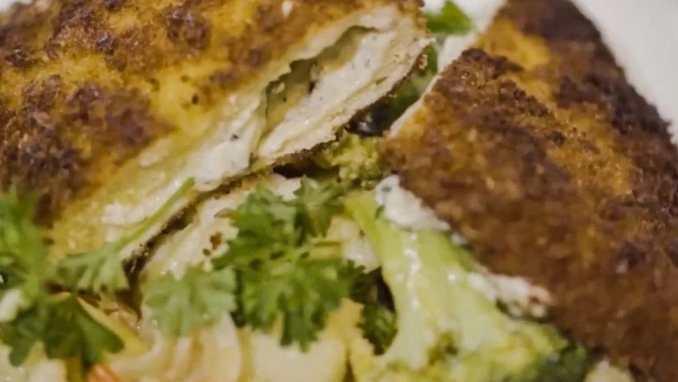 Piept de pui umplut, cu garnitură de legume - Cea mai simplă rețetă dezvăluită de un chef celebru