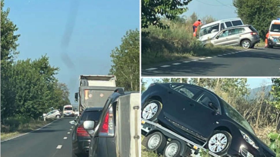 Accident grav, cu 6 răniți, în Arad. Un microbuz s-a cioncnit cu alte 2 vehicule - FOTO