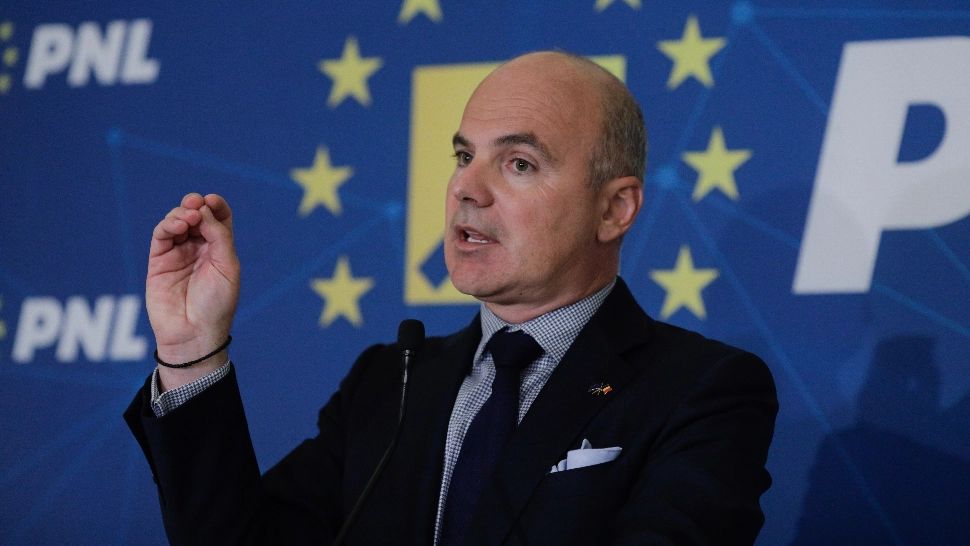 Rareș Bogdan îl torpilează pe Bolojan în scandalul reformelor: "Măsurile nu rezolvă problema deficitului bugetar, ci agravează situația economică"