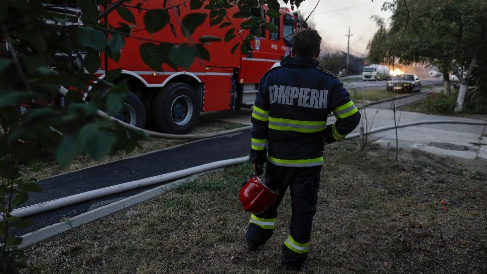 Dosarul Crevedia. Pompierii care au stins incendiul, audiați - Trei anchete vizează explozia devastatoare