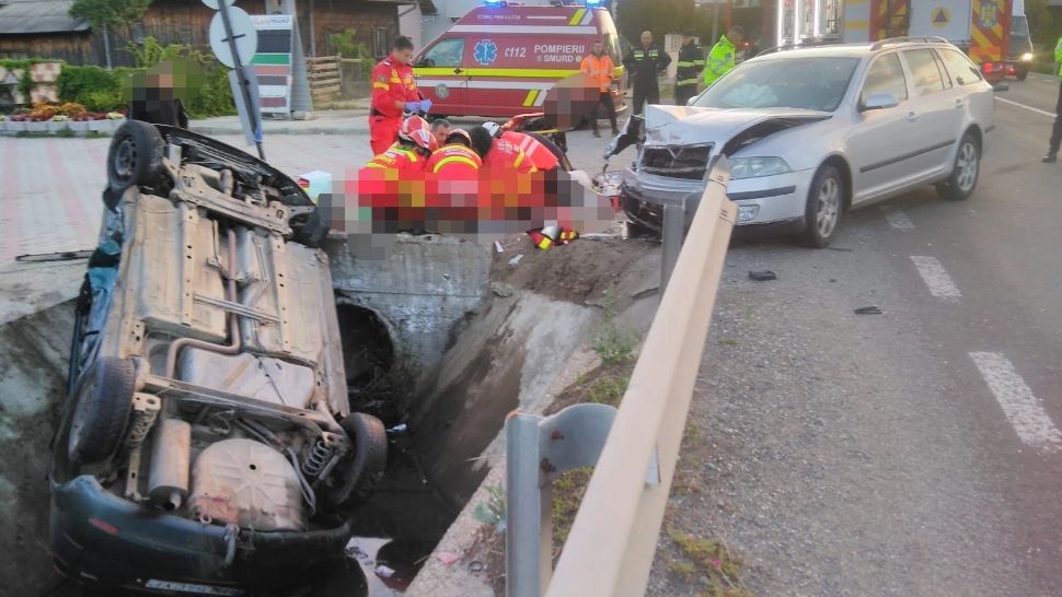 Accident cu 7 victime, între care doi copii, în Bistrița-Năsăud. Impact violent între două mașini - FOTO
