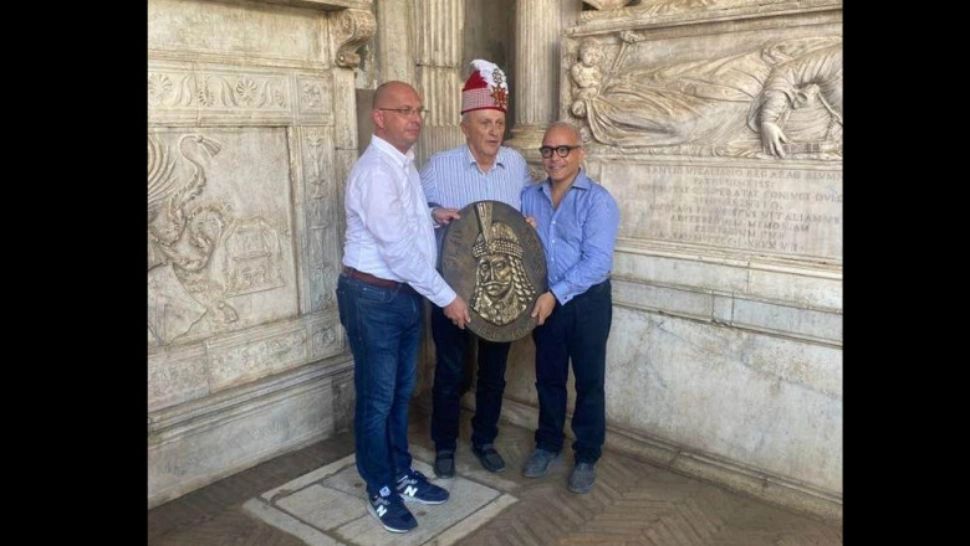 Fostul baron PSD Mircea Cosma îl caută pe Vlad Țepeș după ADN