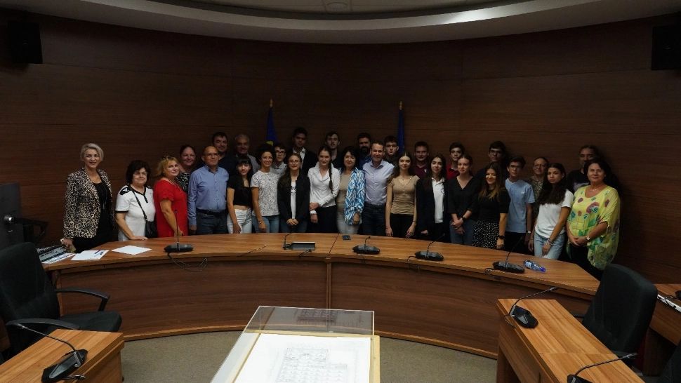 Primarul Robert Negoiță a premiat elevii de top din Sectorul 3 