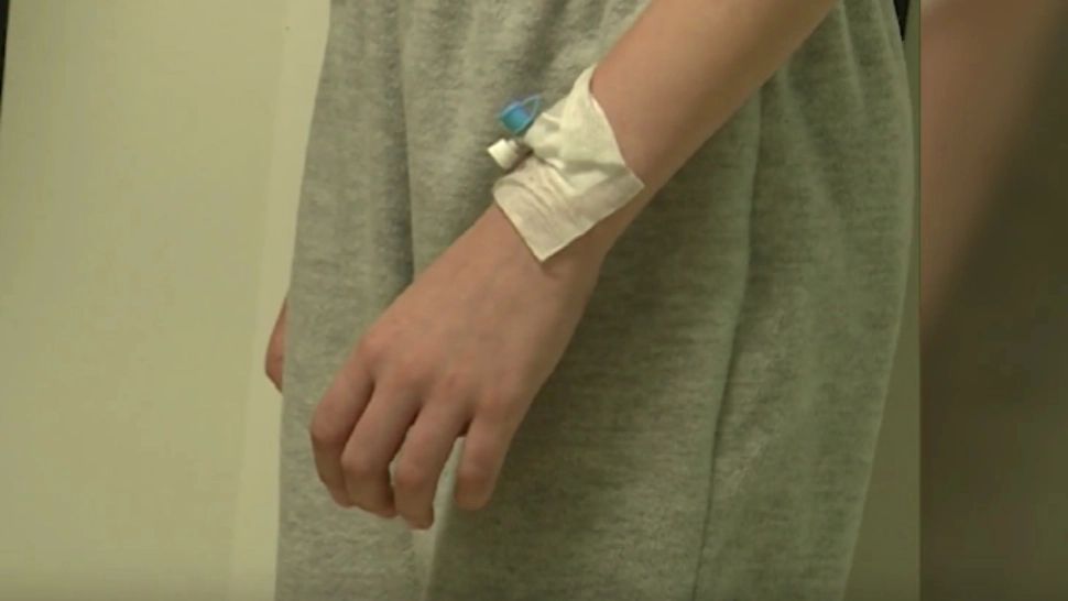  Fetiță cu mâna ruptă, tratată cu unguent pentru durere! Caz revoltător la un spital din Alba Iulia