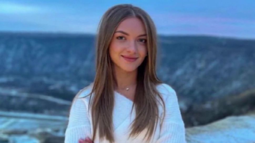 Polițistă rămasă în funcție timp de 3 ani, după ce a furat haine dintr-un mall. Hoția comisă a doua zi după ce a primit legitimația de agent