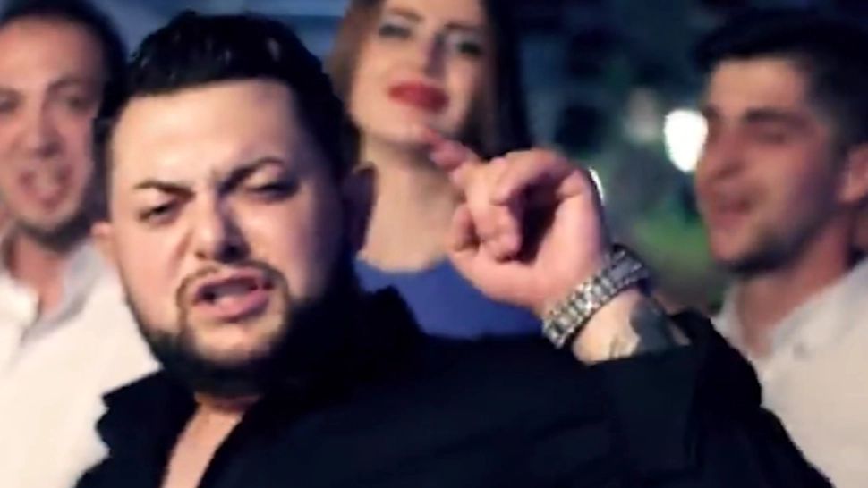 Un cunoscut manelist prins beat la volan a vrut să-i "îmbuneze" pe polițiști cu 200 de euro! Reacția oamenilor legii 