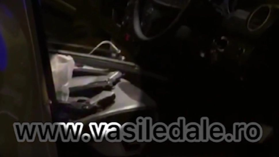 Interlopul Șoarecu', urmărit în trafic cu focuri de armă, în Baia Mare! Bărbatul avea în mașină mai multe arme și droguri