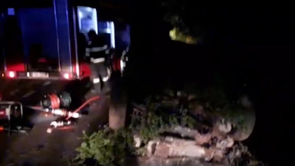 Beat la volan, un bărbat era să-și omoare soția și cei doi copii minori! Accident cumplit în județul Vaslui