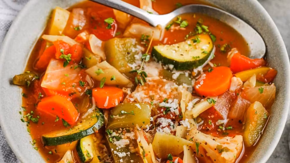 Prea multă mâncare gătită... dăunează. De ce nu e bine să mâncăm multe supe și ciorbe - PERICOLUL din farfurie