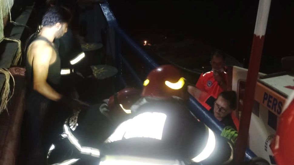 6 marinari, blocați în buncărul unei nave! Intervenţie contracronometru pe Dunăre - O persoană, preluată inconștientă de ambulanța navală 