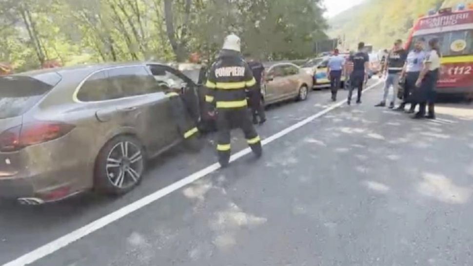 Accident grav pe Valea Oltului - Trafic blocat, trei persoane au nevoie de îngrijiri medicale