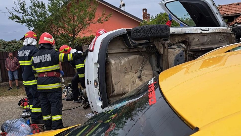 Accident teribil pe o șosea din Gorj. O femeie a murit, alți 2 oameni sunt grav răniți - VIDEO