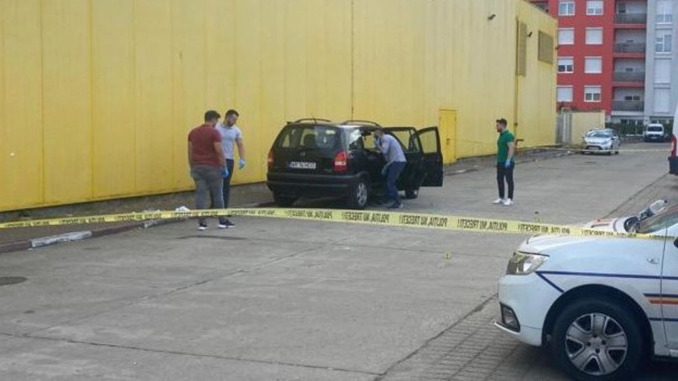 Scene șocante la Arad - Un bărbat a fost înjunghiat cu o șurubelniță în gât, de un soț gelos