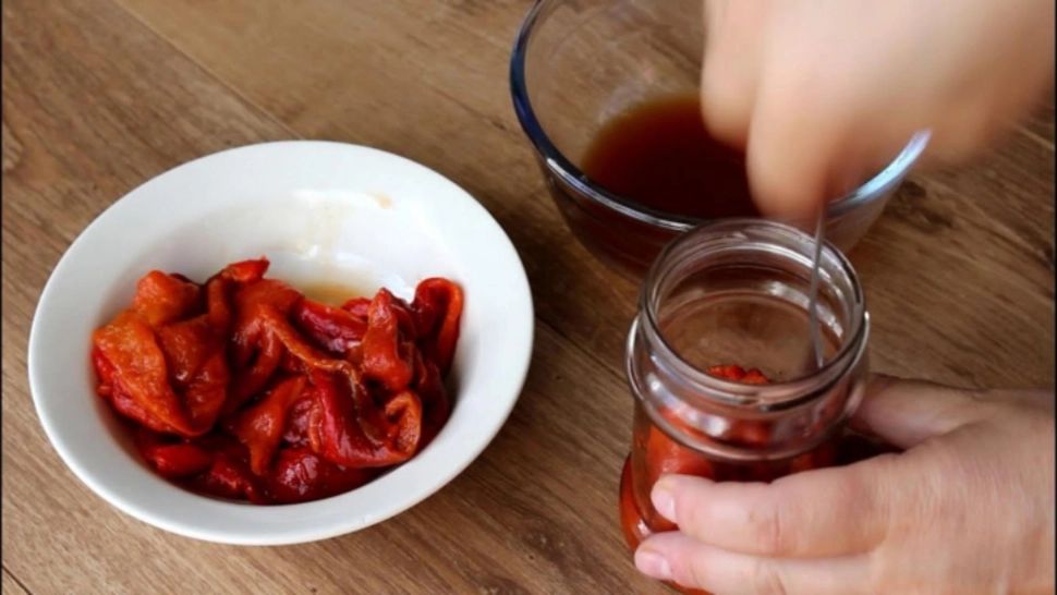 Ardei copți la borcan pentru iarnă. Rețeta extraordinar de simplă, ca la mama acasă