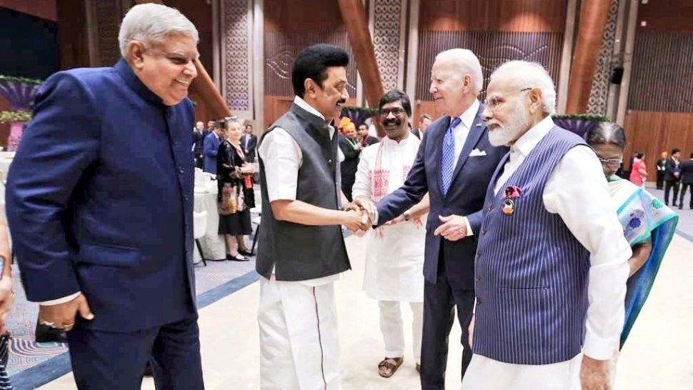 Joe Biden, „vedetă” din nou pe rețelele sociale. La summitul G20 din India a dat mâna cu...Stalin 