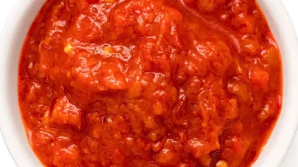 Cum se face bulionul tradițional. Rețeta din doar două ingrediente a lui Radu Anton Roman