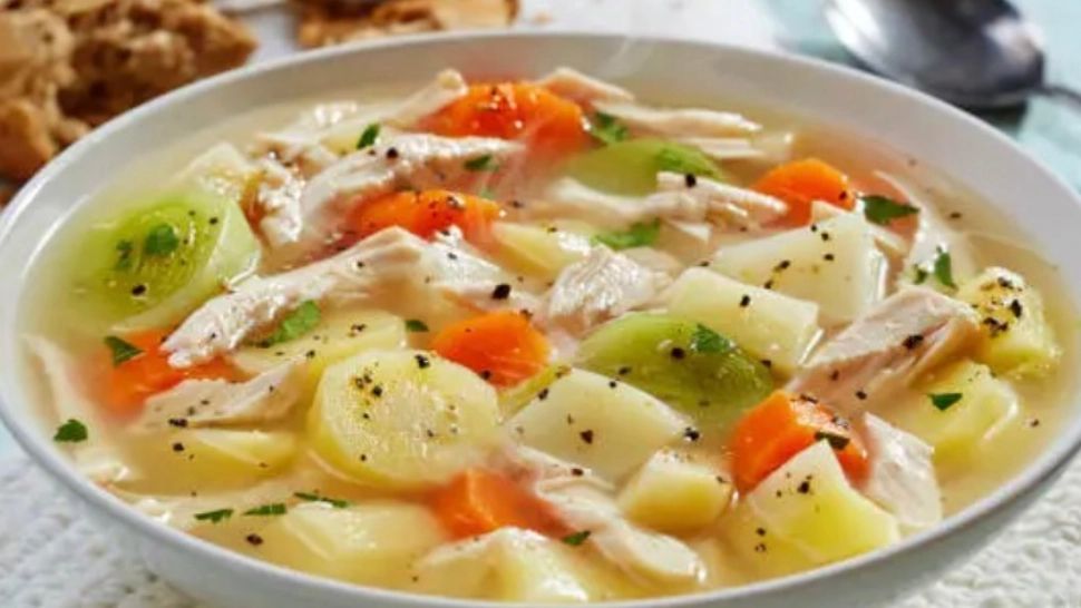 Greșeala colosală pe care o fac milioane de gospodine din România atunci când gătesc ciorbă - Beneficiile pentru sănătate sunt nule