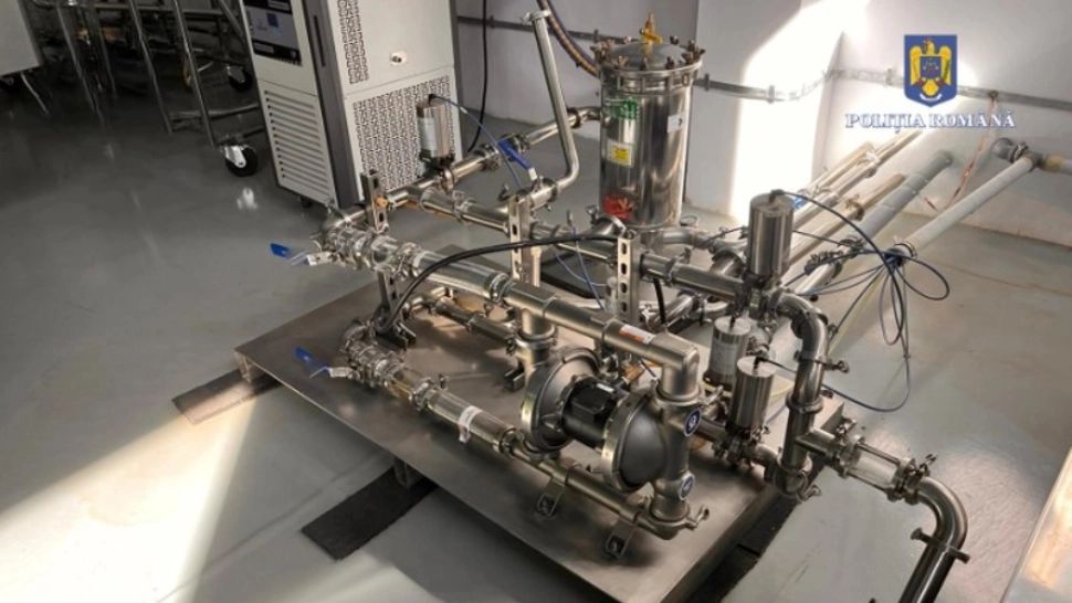 Peste 100 de percheziții la persoane care vindeau dispozitive de vapat și prăjituri cu substanțe psihoactive. 42 de persoane, duse la audieri