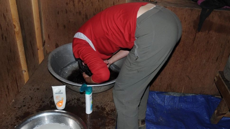 Mii de bucureșteni încă fac duș la lighean. Termoenergetica nu oferă un răspuns concret. Când se vor remedia avariile