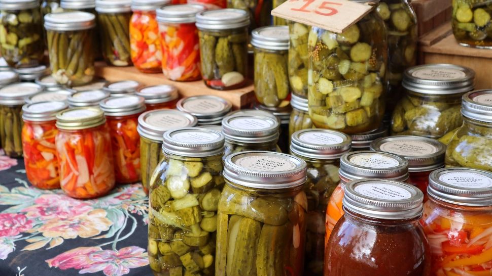 Secretul murăturilor perfecte. Ce să presari ca să nu se înnegrească 