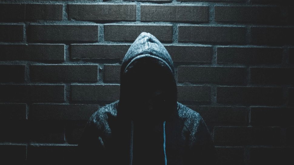 Petrecere spartă de 8 indivizi cu cagule și arme albe! Invitații, puși la perete și lăsați fără bunurile personale - Anchetă uriașă la Iași