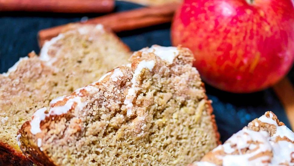 Ce se întâmplă dacă lași un măr lângă pâine. Trucul din bătrâni cu efecte uimitoare