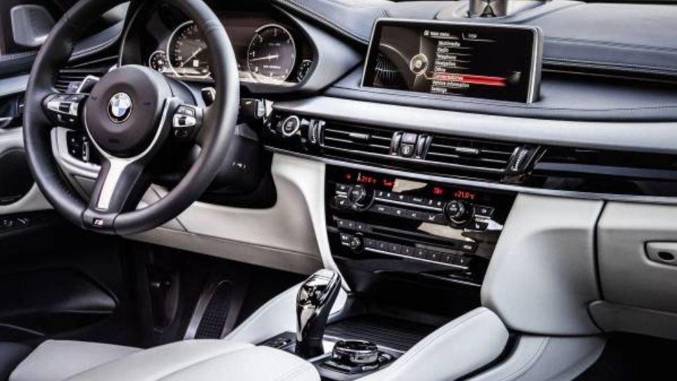 Un tată și fiul său, la un pas să provoace o tragedie! Ei s-au luat la bătaie în mașină