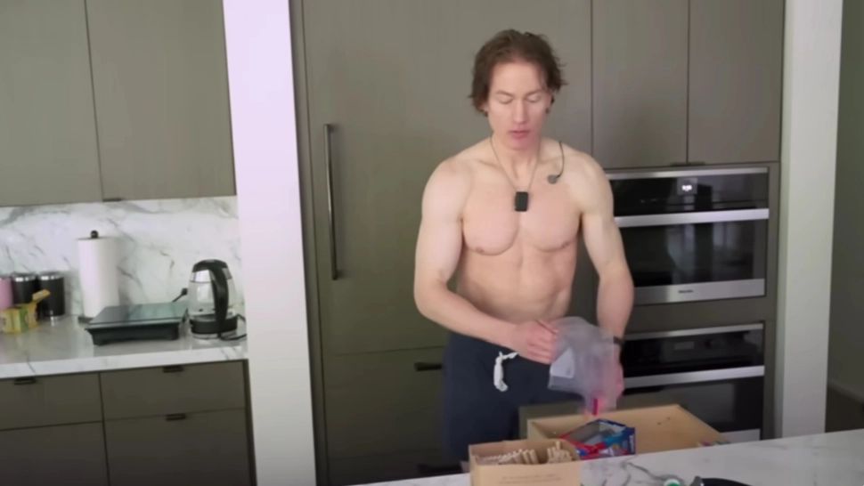 Miliardarii au pornit în căutarea tinereții veșnice prin infuziile cu plasmă. Cât plătește un magnat american să arate ca la 18 ani