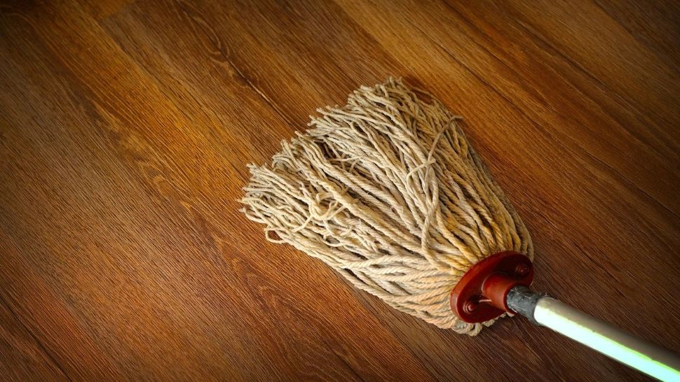 Ingredientul alimentar pe care îl poți pune în soluția pentru parchet. Podeaua va fi curată lună