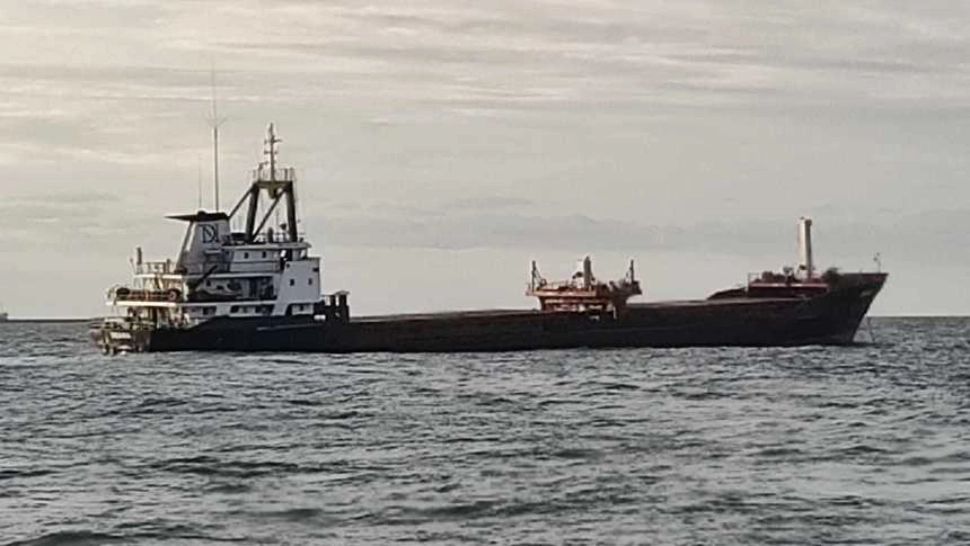 Explozia navei de la Sulina. Ambarcațiunea a fost escortată într-un port și eșuată în siguranță