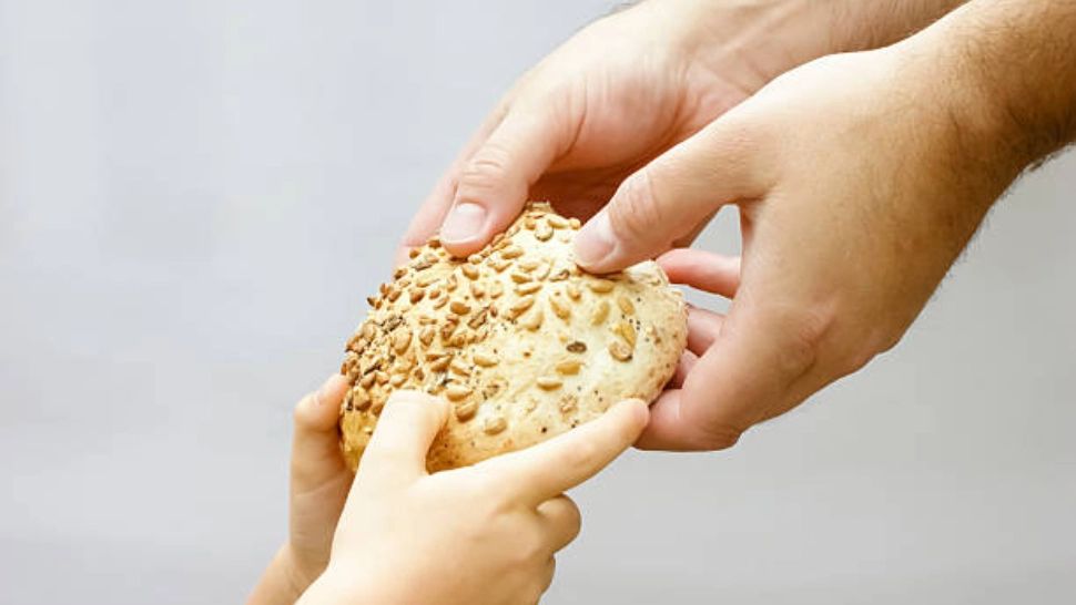 Ce înseamnă, de fapt, cuvantul „Bogdaproste”, pe care îl spunem atunci cand se primim de pomana? 