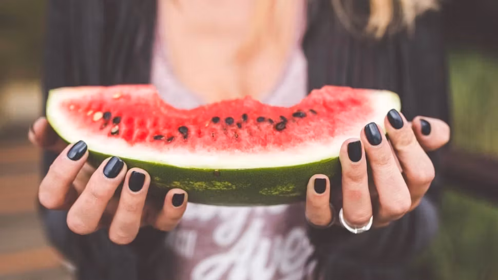 Dacă suferi de aceste boli, consumul de pepene roșu poate fi fatal. Cine nu trebuie să guste din îndrăgitul fruct?