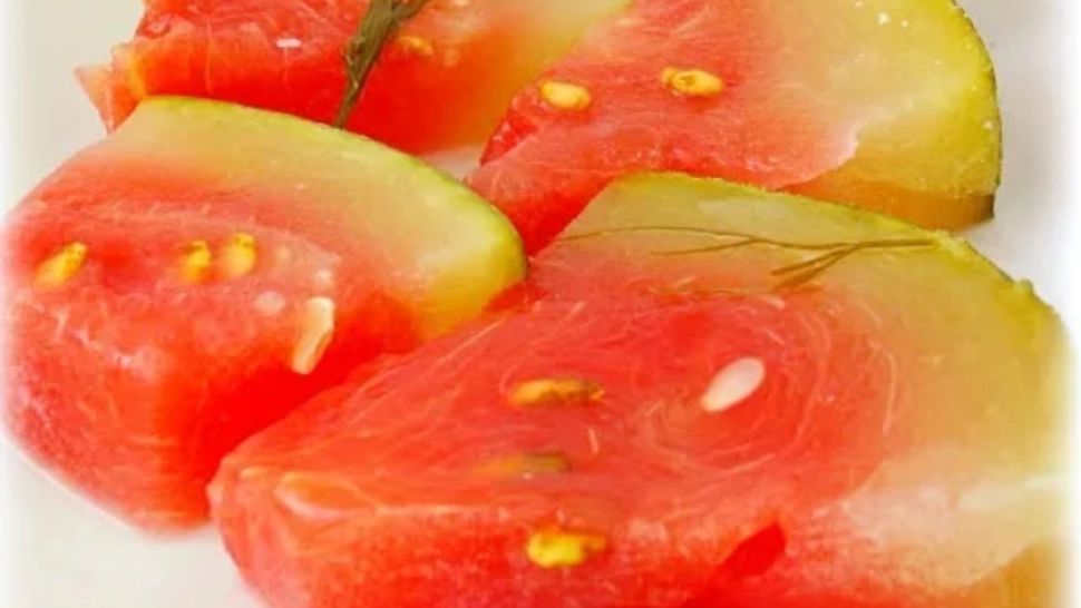 Cămara cu bunătăți. Pepenele murat, "vedeta" iernii - Rețeta pe care doar marii bucătari o cunosc