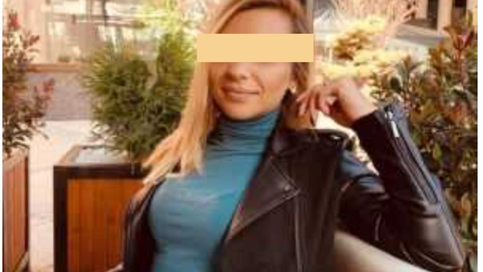 Sex în postul de poliție. Răsturnare de situație în cazul agentei care se iubea cu șeful, iar soțul privea pe geam 