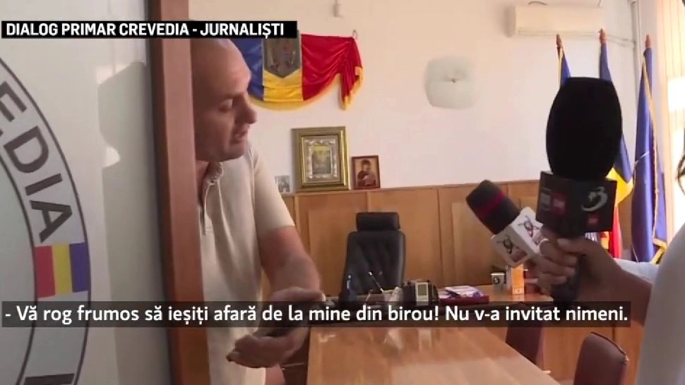 Primarul din Crevedia, derapaj SFIDĂTOR când jurnaliștii l-au întrebat despre sinistați. "Ieșiti afară! Sunteți chiar nesimțiți!"- VIDEO